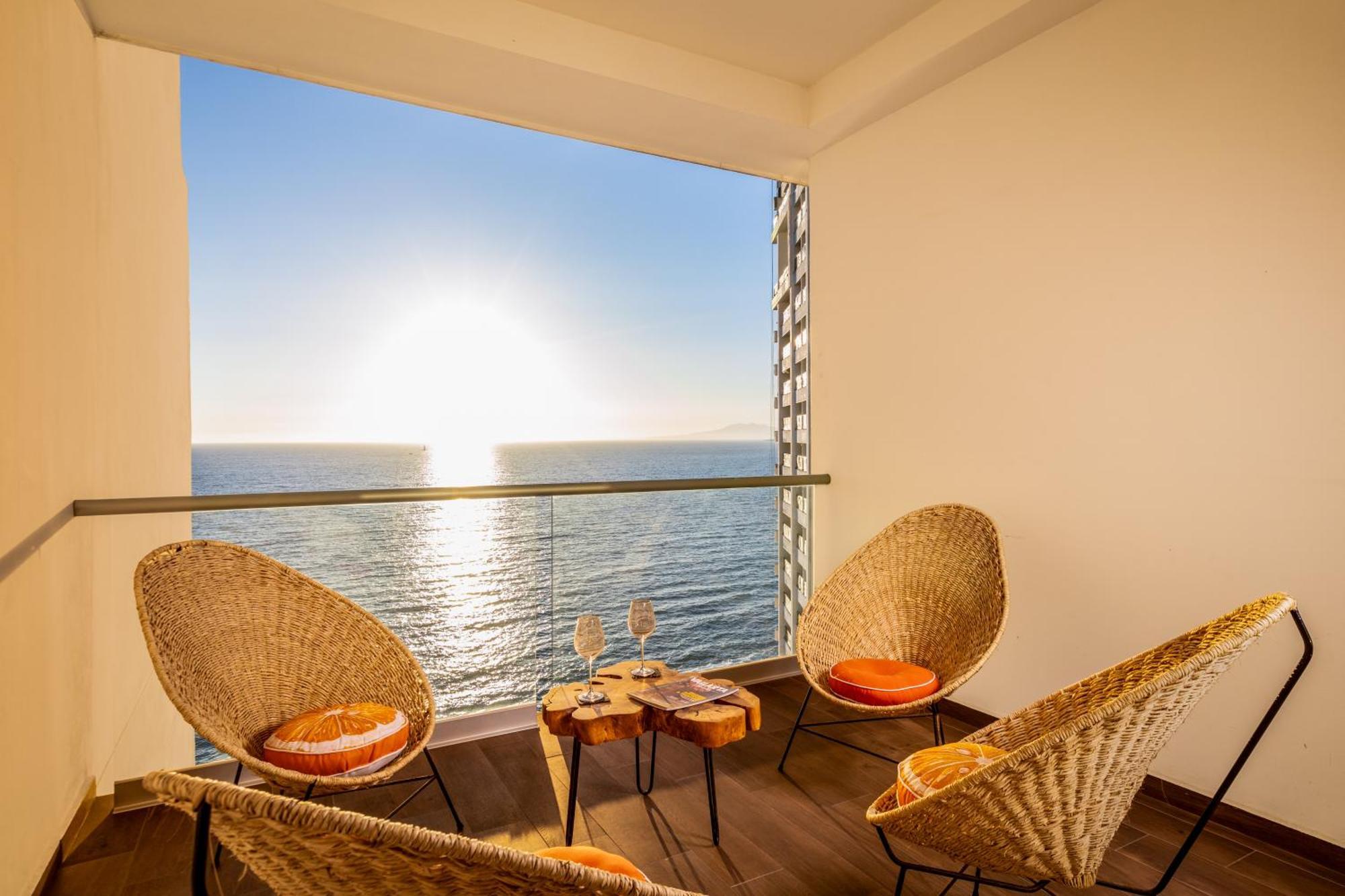 Harbor 13008A Artistic Beachfront Studio By Moikkarentals Puerto Vallarta Exterior photo